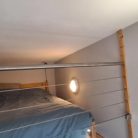 Daire St Andre Centre Standing *