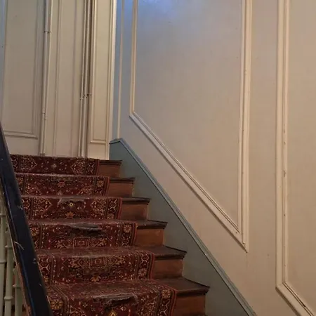 St André Centre Standing *