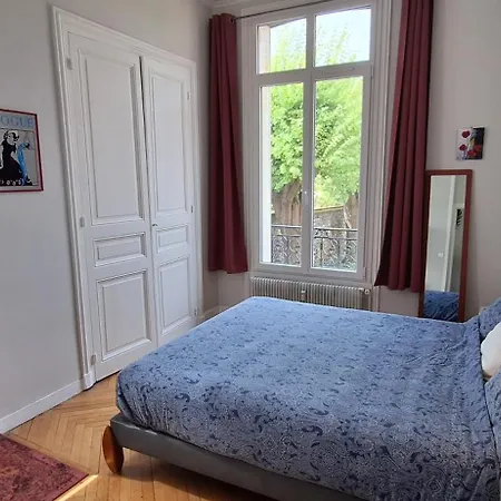 St Andre Centre Standing شقة