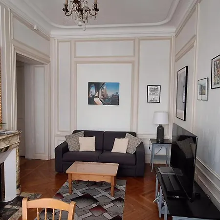 St André Centre Standing * Ruan