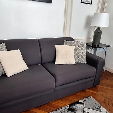 St Andre Centre Standing Daire *