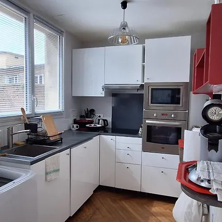 St Andre Centre Standing Daire