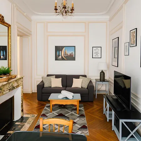 St Andre Centre Standing *