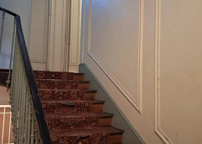 St Andre Centre Standing *