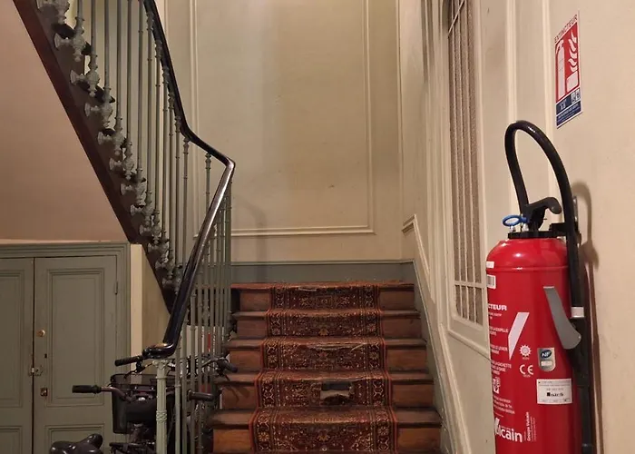 St Andre Centre Standing روان