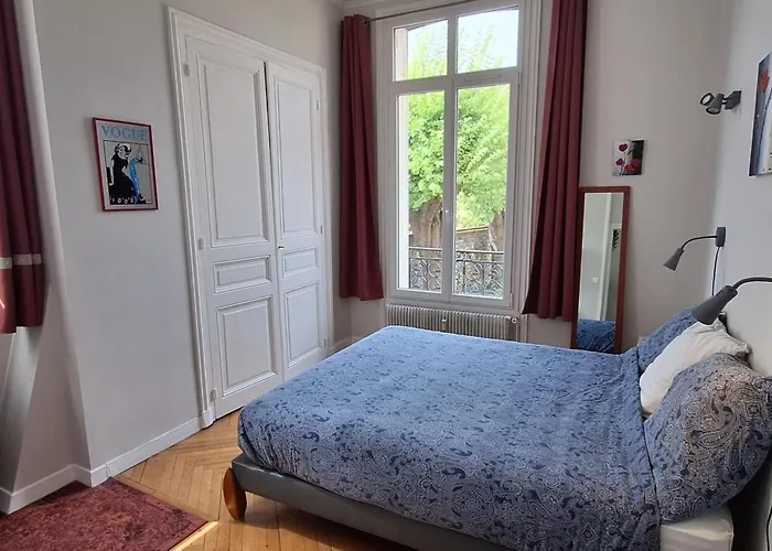 St Andre Centre Standing شقة