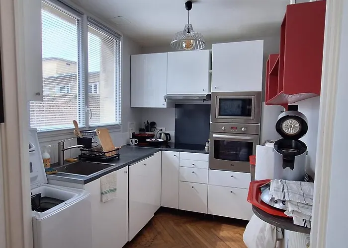 St Andre Centre Standing شقة