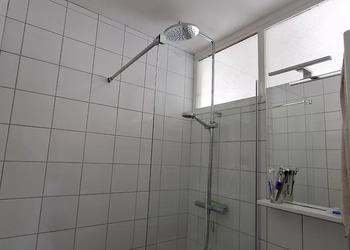 St Andre Centre Standing روان