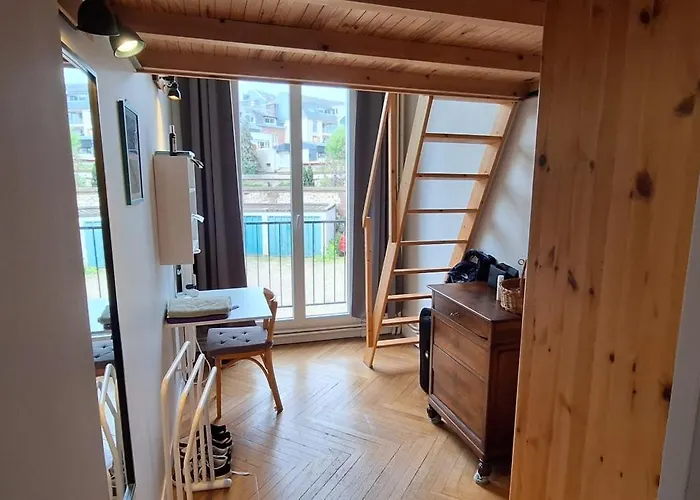 St Andre Centre Standing شقة